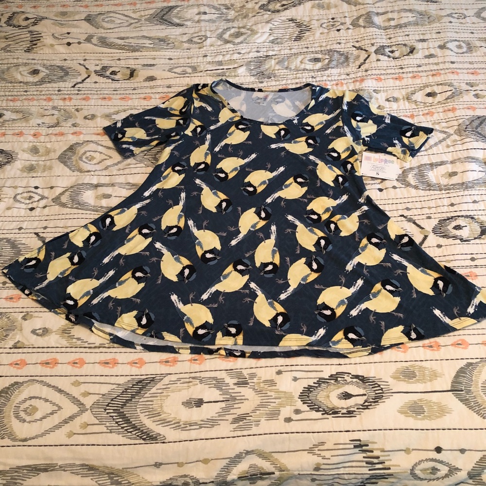 LuLaRoe Shirt - Perfect T Leggings Material